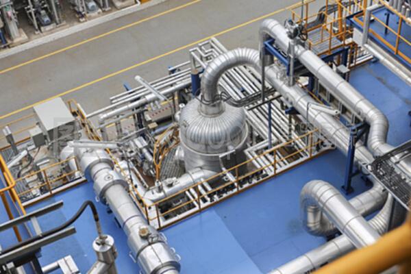 化工廠產(chǎn)品中的管道